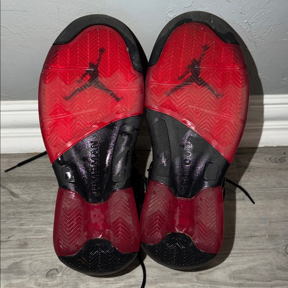 Jordan Youth Black and Red Sneakers - Picture 7 of 7